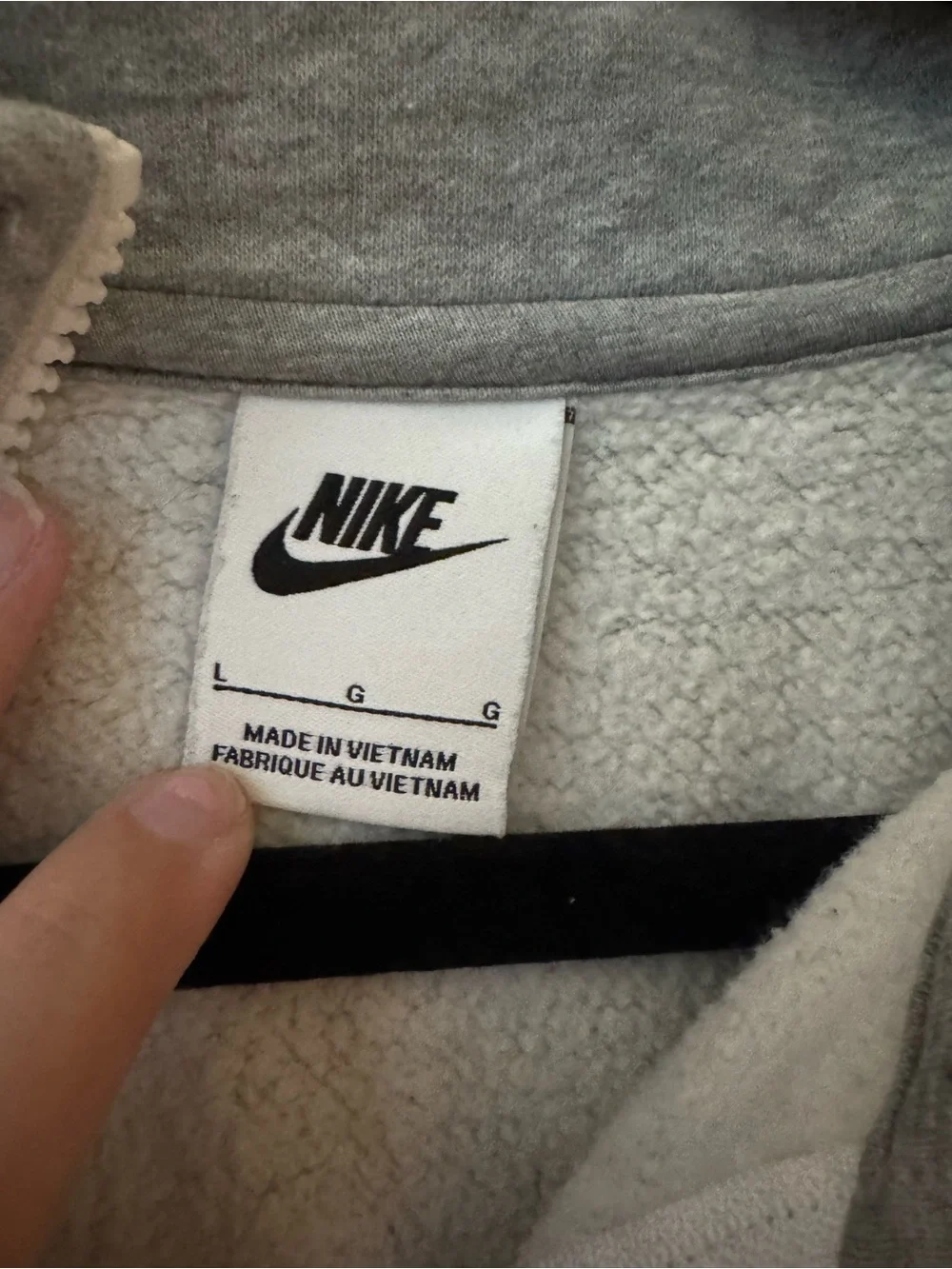 Nike Men’s Light Gray Quarter-Zip Sweatshirt